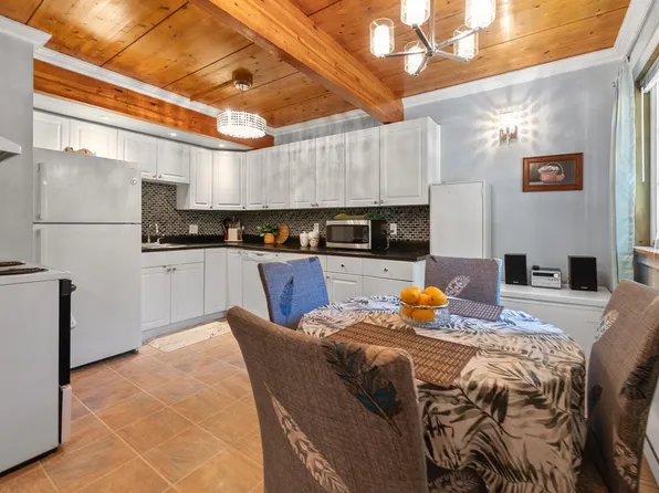 63 Cavendish Rd, Halifax, NS B3P 2J6