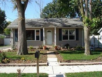 1st image of 623 White Oak Dr