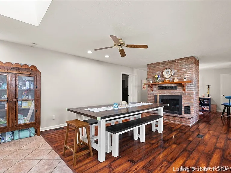 917 Brentwood Ct — Photo 4