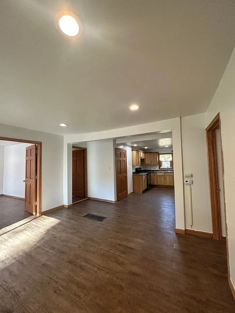Updated 3 Bedroom House! — Photo 2