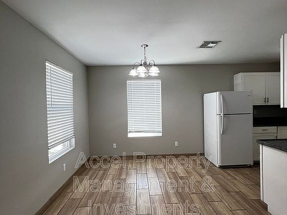 4th image of 825 S Mississippi St APT B