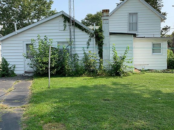 3rd image of 107 N East St