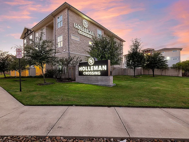 Holleman Crossing — Photo 39