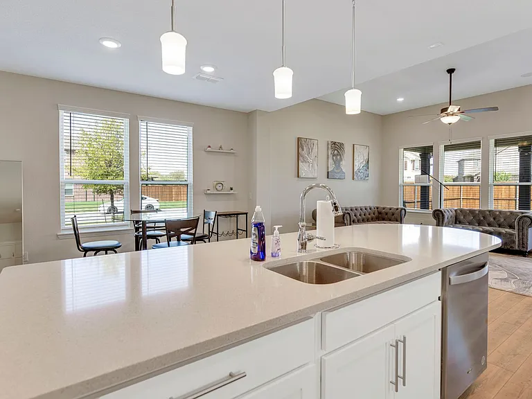 741 Creekwater Ln — Photo 17