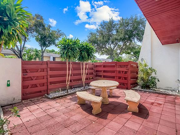 2nd image of 3015 OAKTREE Lane Unit 277