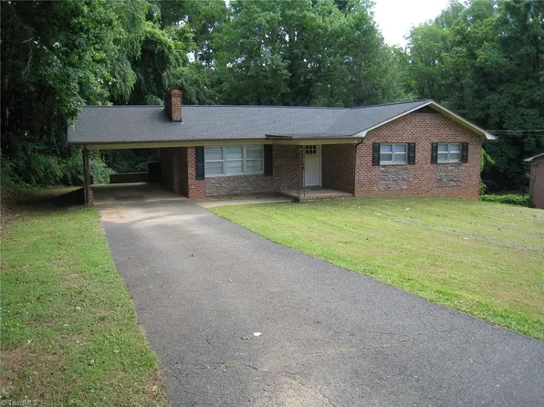 134 Carolina Ave, Mount Airy, NC 27030