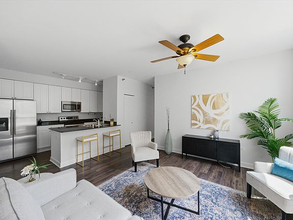 2nd image of 421 W Huron St APT 1009