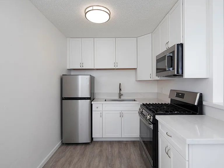 Aztec Pacific Apartments — Photo 63