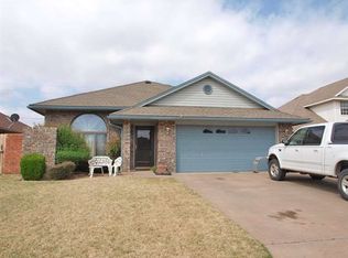 812 NW Hampton Ct, Lawton, OK 73505
