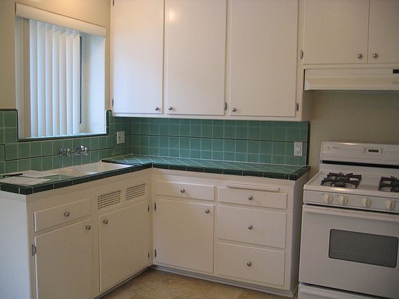 5th image of 3724 1/2 S Centinela Ave
