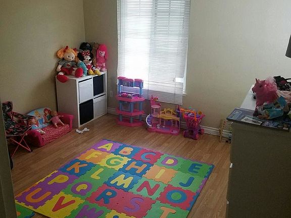 NE room upstairs