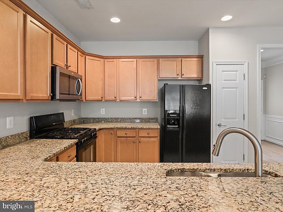 4th image of 173 Castle Hill Dr