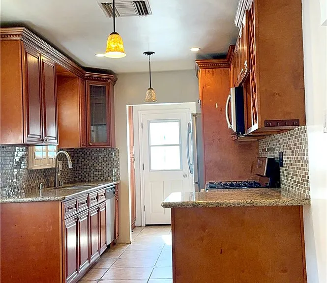 6517 White Oak Ave — Photo 9