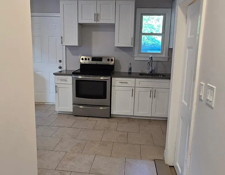 37-39 W Raymond St — Photo 14