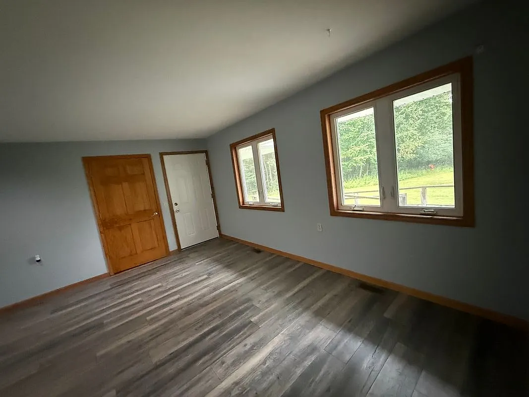 3 bed, 1.0 bath, 1250 sqft, $1,450 — Photo 3