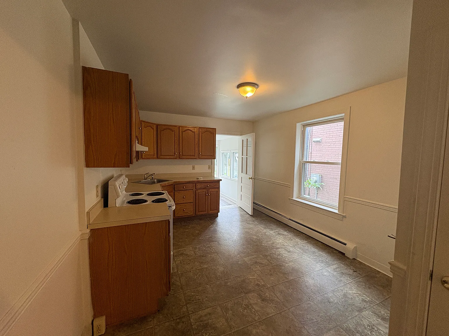 231 Charles St — Photo 4