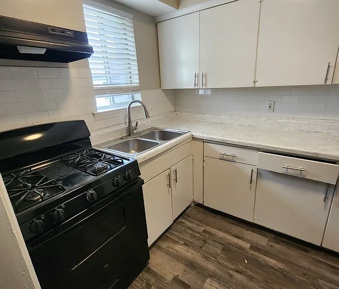1729 Cox St — Photo 1
