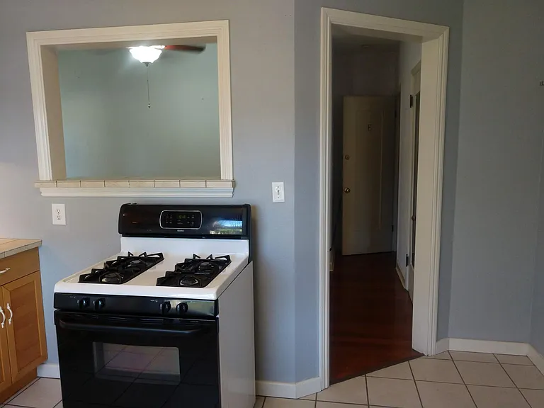 2401 E St #F — Photo 12