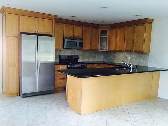 5th image of 150 Lakeview Ave