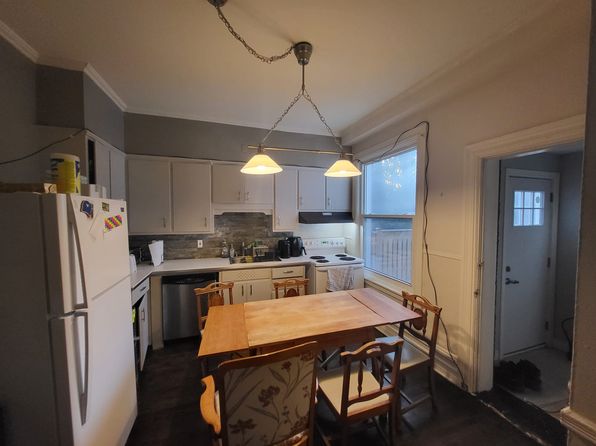 11 Euclid Ave #B, Ottawa, ON K1S 2W2