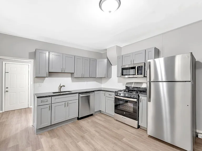 21 Adella Ave — Photo 9