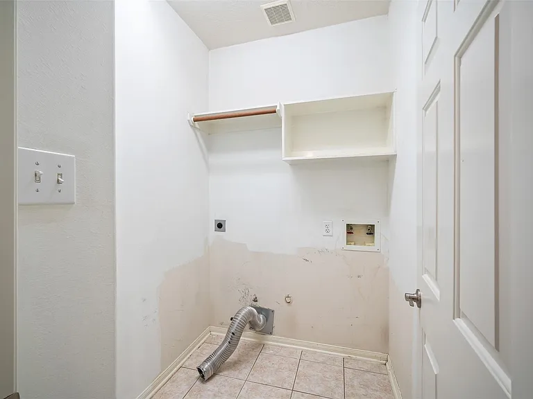 406 Stockbridge Ln — Photo 8