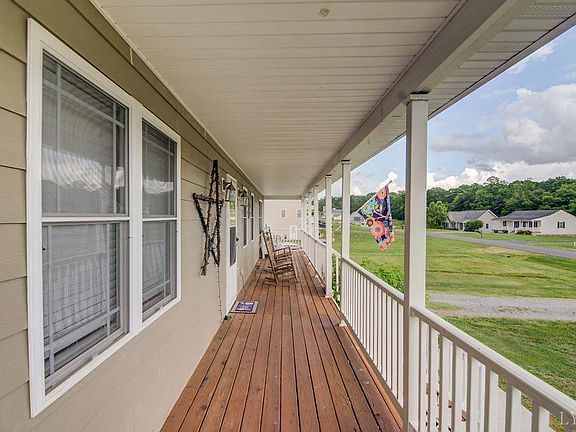 3rd image of 226 Stratford Pl
