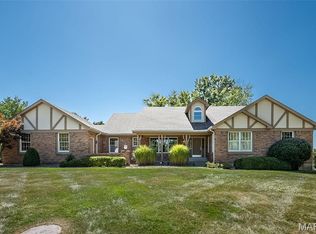 16366 Wilson Farm Dr, Chesterfield, MO 63005