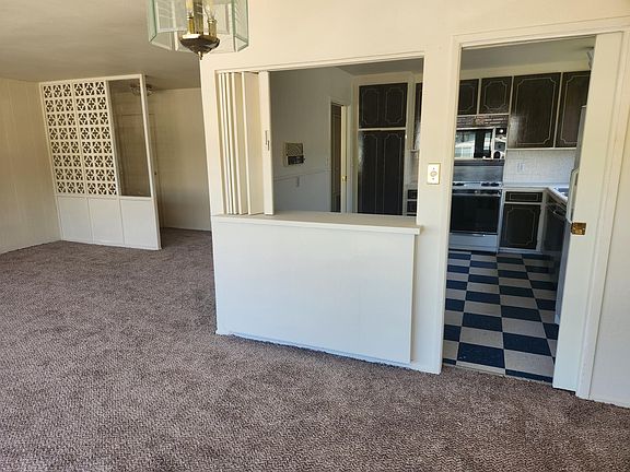 2nd image of 19 Eastridge Cir
