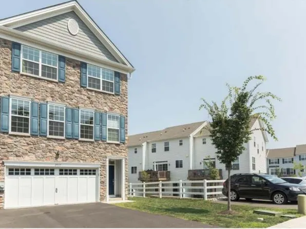 29137 Hickory Ln, Langhorne, PA 19047