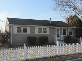 22 Carey Ct, Woonsocket, RI 02895