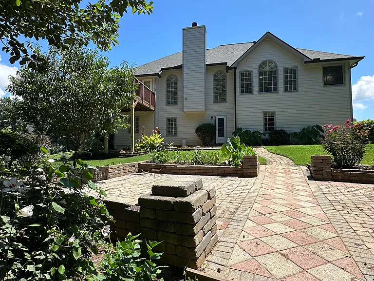 2220 Foster Dr — Photo 13