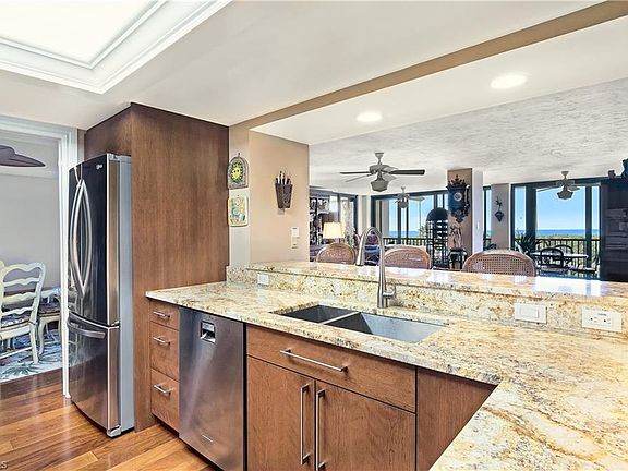 4th image of 5601 Turtle Bay Dr APT 1402