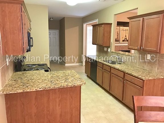 3rd image of 8820 Glen Cir