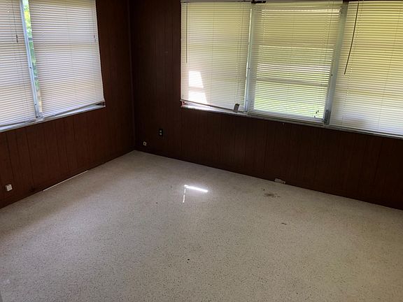 4th image of 1212 Barnsdale St