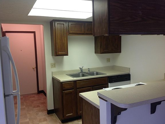 5th image of 404 Sentry Ln