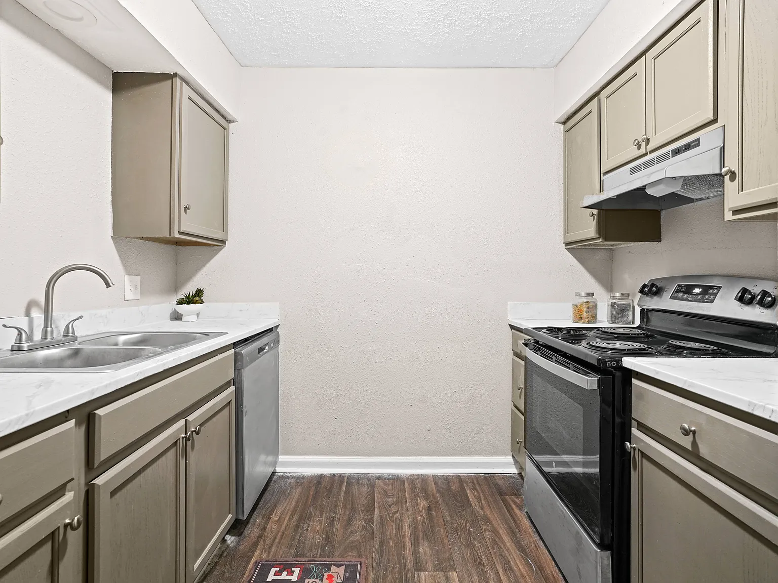 Diamond Trail Apartments — Photo 1