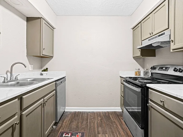 Diamond Trail Apartments — Photo 1