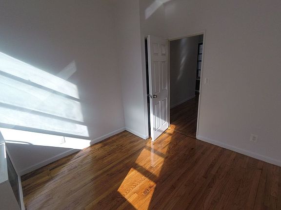 3rd image of 1443 York Ave Frnt 2