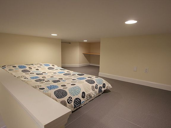 5th image of 139 W 15th St APT 2R