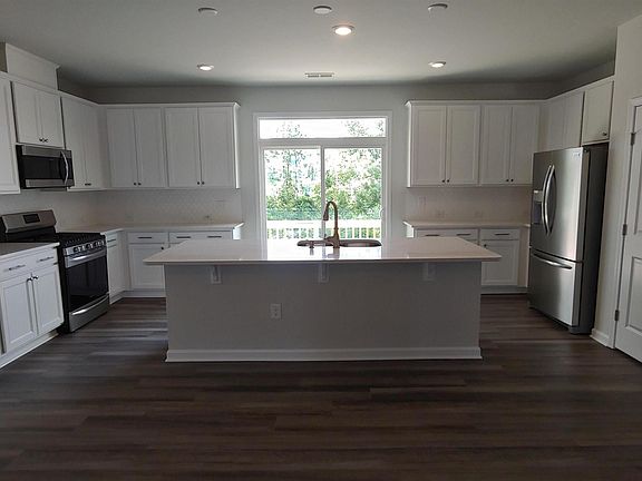 3rd image of 2943 Sunflower Rd