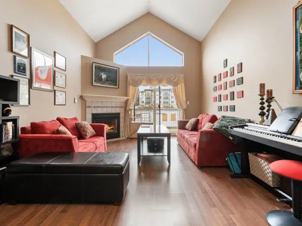 33478 Roberts Ave #418, Abbotsford, BC V2S 8E1