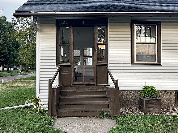 3rd image of 323 High St