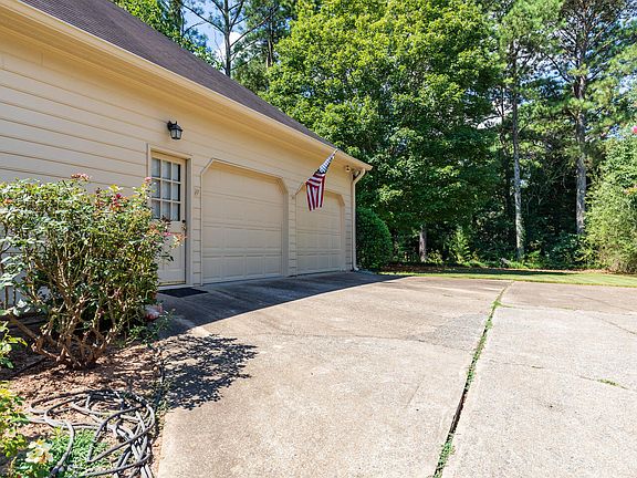 5th image of 1181 Belgrave Bnd