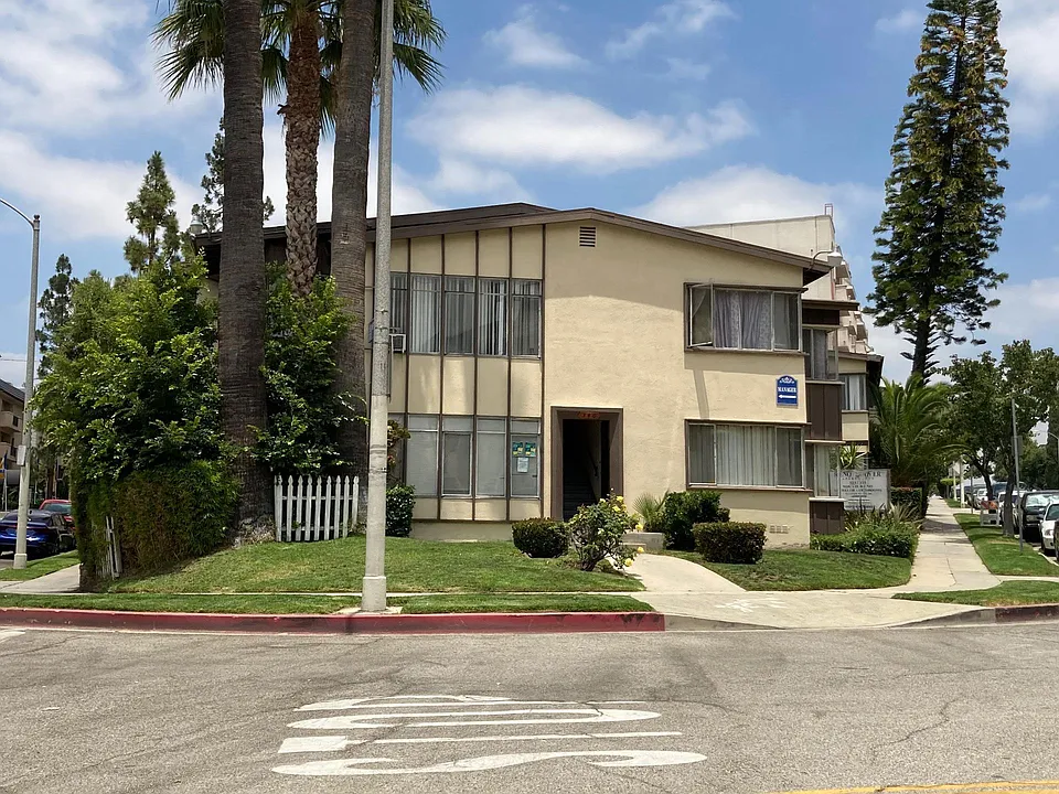 Reno Hoover Apartments..Gorgeous Newly Remodeled Spacious One Bedroom!
