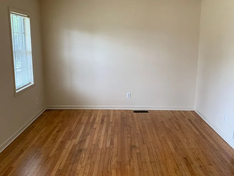 590 S Harris St — Photo 3