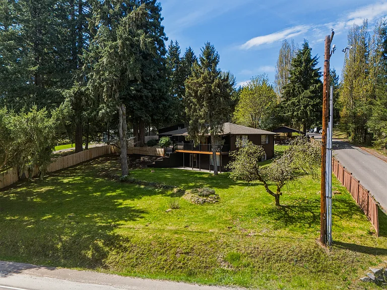 1366 SE High Ridge Ct — Photo 3