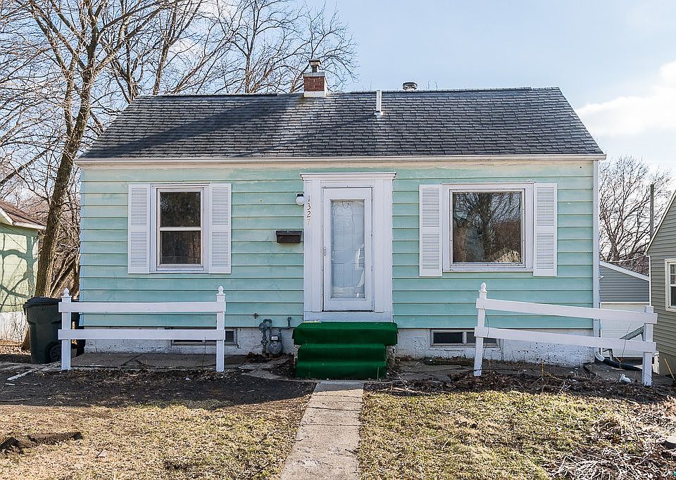 1st image of 1327 K Ave NE