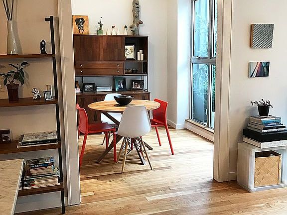 3rd image of 868 Metropolitan Ave APT 1B