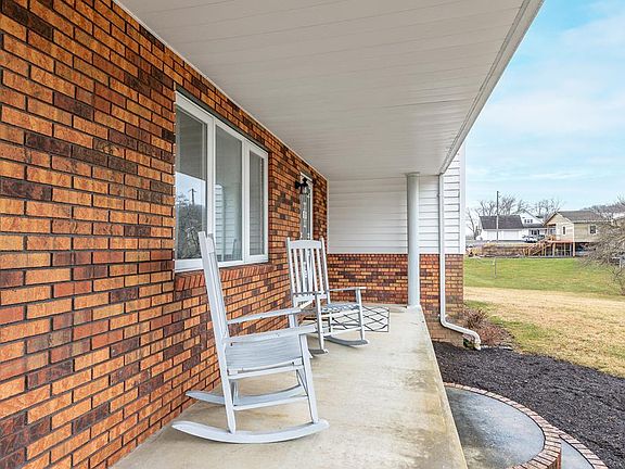 4th image of 216 School Rd